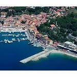 Porto Azzuro 6 Beds 아파트
